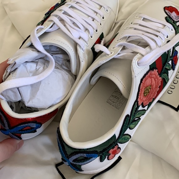 Gucci Ace Sneaker with Floral Embellishments - Picture 3 of 3